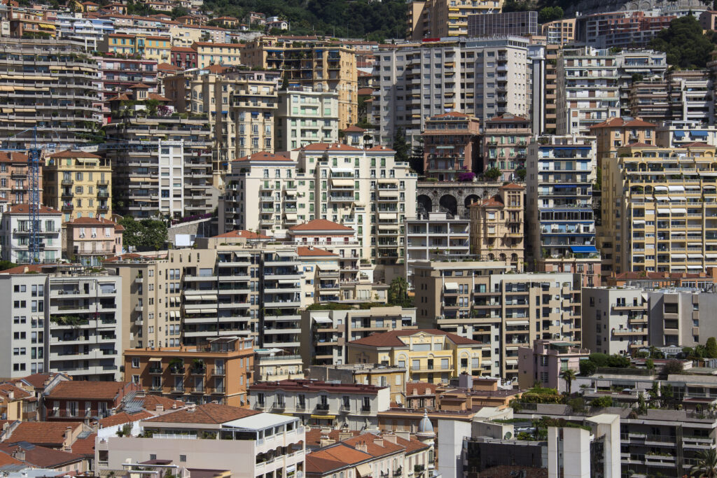 Blick auf mehrere Immobilien in Monaco