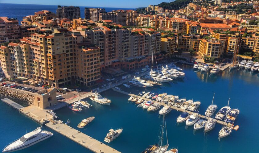 Blickk auf das Fürstentum Monaco, aufgenommen aus der Luft