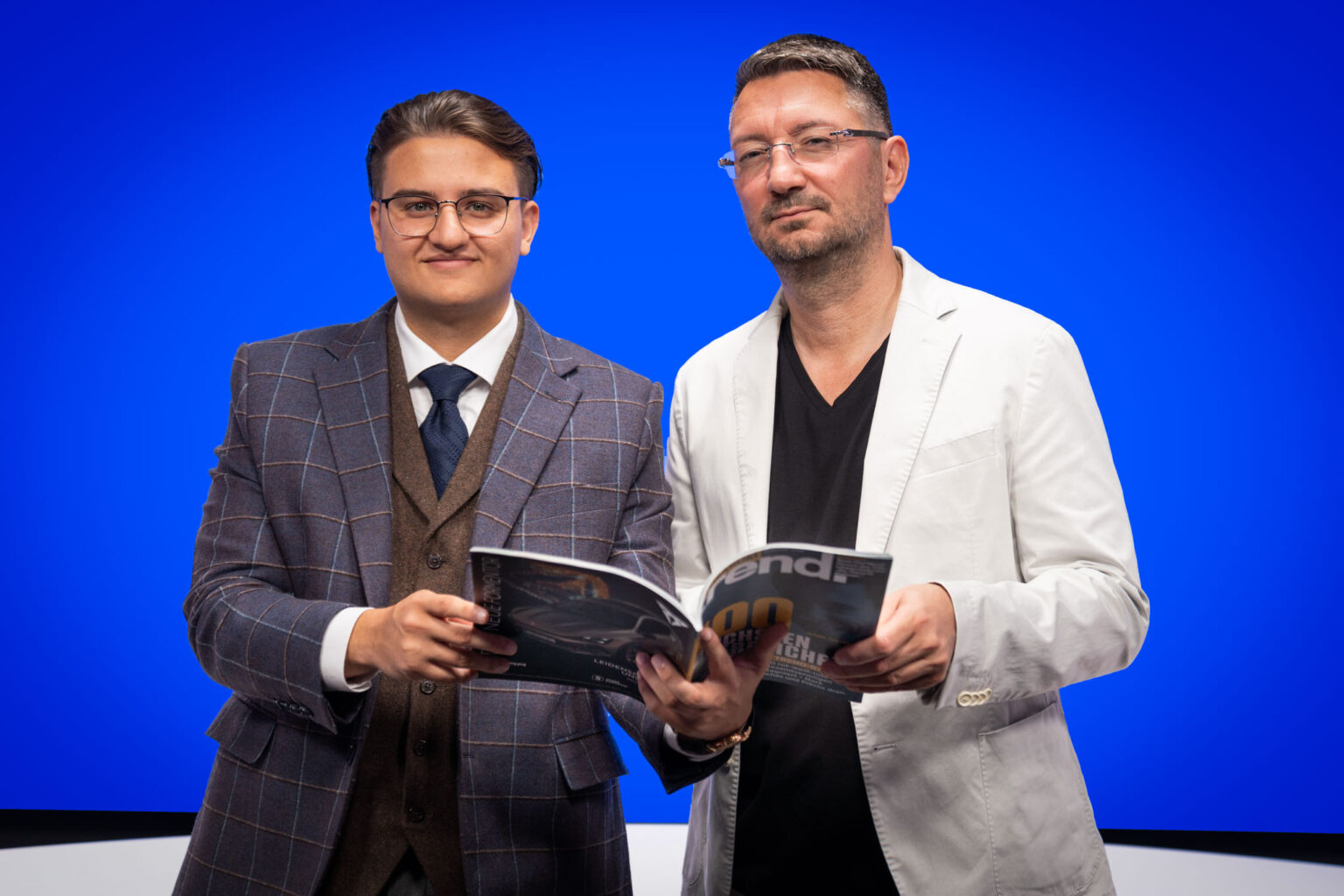 Benjamin Bansal und Walter Temmer posieren vor der Kamera