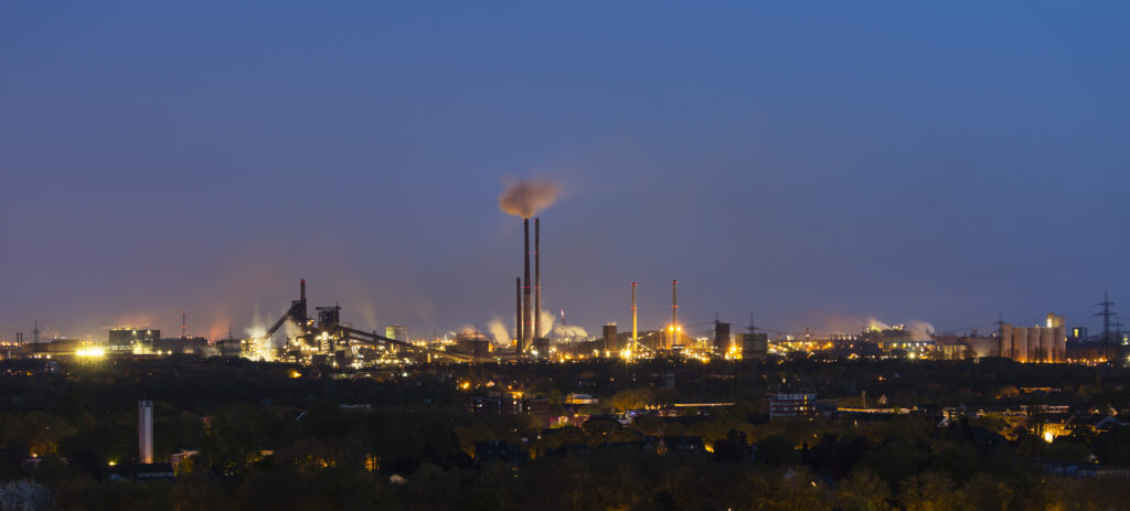 Panoramablick auf das Industriegebiet in Duisburg, Deutschland