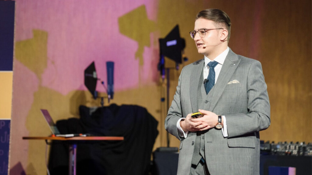 Benjamin Bansal erklärt, wie strategische PR Sichtbarkeit und Kunden bringt.