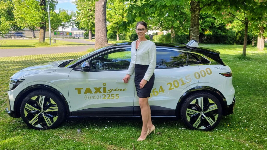 TAXI Gino: Weibliche Taxifahrer und persönliche Betreuung prägen das Taxiunternehmen in Leibnitz.
