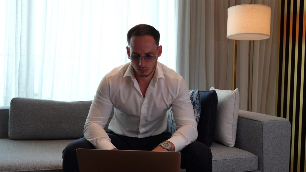 Michael Strauss über digitale Fähigkeiten, realistische Einnahmen und seriöse Anbieter im Online-Business.