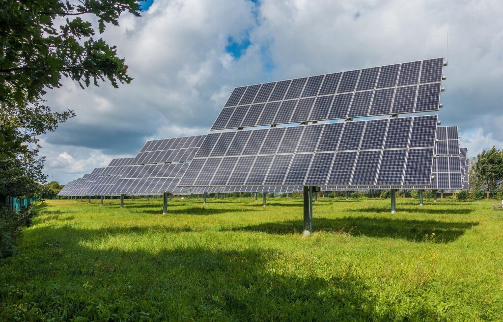 Laborgeräte und Technik im Energie-Innovationszentrum, das in die zweite Förderphase startet – Foto: mrganso / Pixabay