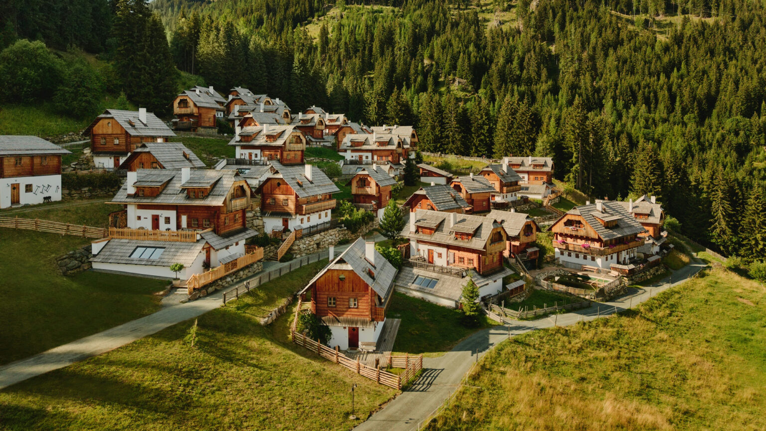 Am Hochfalk in den Nockbergen: jedes Chalet mit Zweitwohnsitzwidmung, eigener Einlagezahl und gesichertem Eigentum in Kärnten.