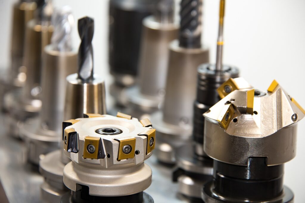 Eine Lithografieanlage in einer Reinraumfertigung steht sinnbildlich für den ASML-Gewinn im aktuellen Chip-Boom – Foto: blickpixel / Pixabay