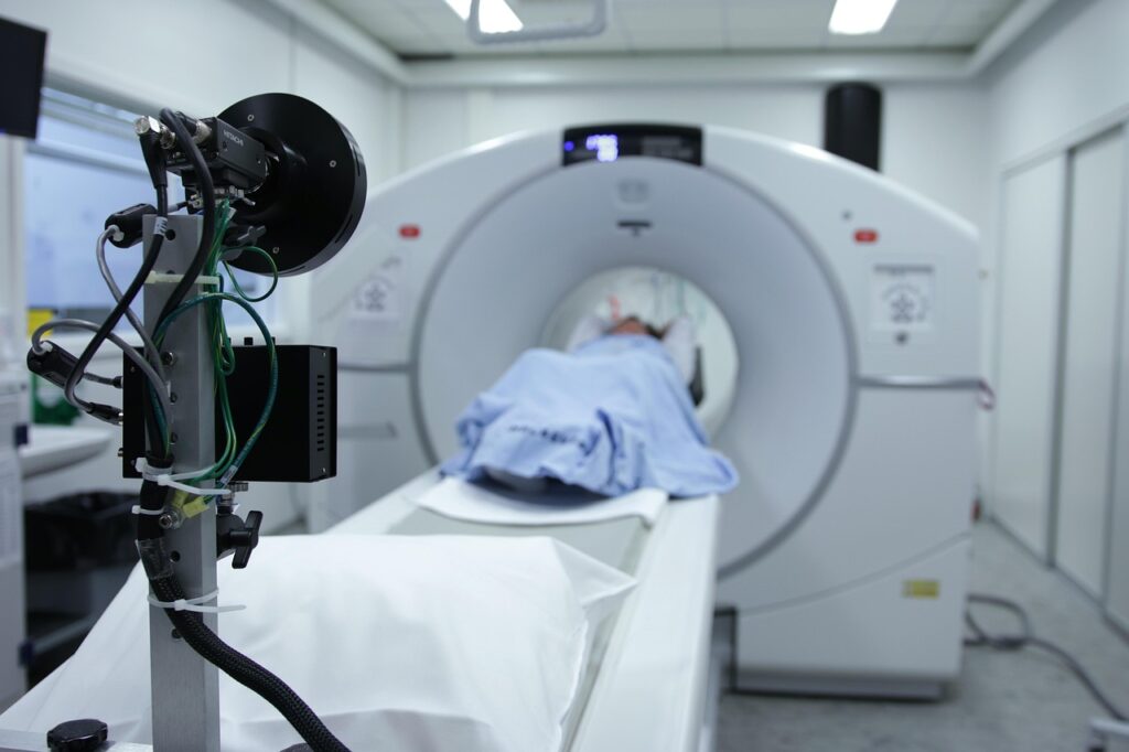 Ein Monitor in einer Radiologie-Abteilung zeigt medizinische Bildgebung, wie sie im Rahmen des Pro-Medicus-Vertrags mit Virtua Health eingeführt wird – Foto: OsloMetX / Pixabay